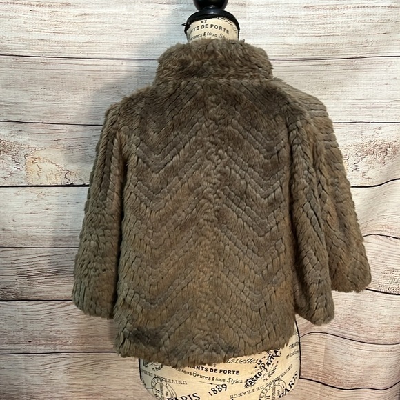 Sisters Outerwear Faux Fur Cape Pockets Textured One Button Large - Picture 5 of 8